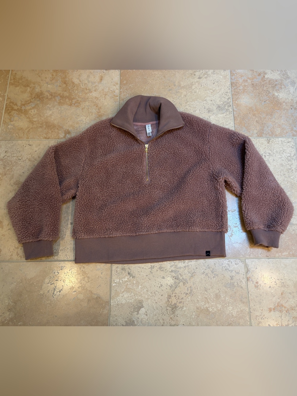 Varley Daphne Sherpa Half Zip  in mauve.